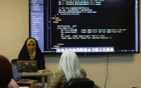 مبرمجة عراقية تصل إلى العالم بأول مشروع لتمكين النساء “رقميا”