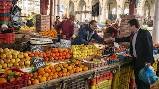 وسط أزمة مالية.. تونس تتجه لزيادة الضرائب على الموظفين والشركات