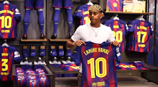 حمل الرقم 10 في برشلونة.. لامين يامال يحلم بدوري الأبطال وكأس العالم